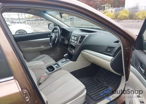 2013 Subaru Outback 2.5I Premium z USA, uszkodzony, nr VIN 4S4BRBCC0D3272029